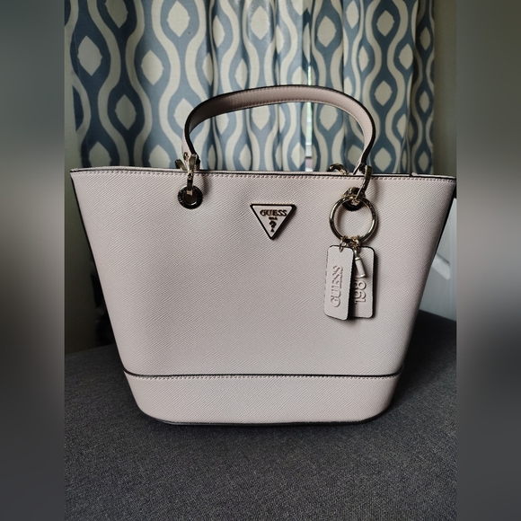 Guess Light Pink Shoulder Bag - New Without Tags - Picture 1 of 8